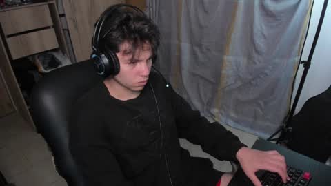 yurii_moody online show from December 3, 2:20 am