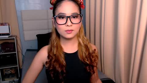Snapshot of yvannasilva18 chatting on February 27, 6:35 am jai online show from February 27, 6:35 am