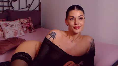 I V Y   online show from May 22, 9:10 pm
