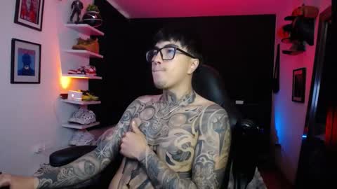 zac_muller1 online show from October 13, 4:53 pm