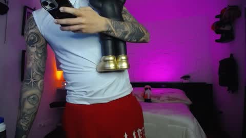 zac_muller1 online show from February 23, 7:21 am