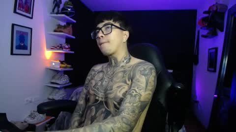 zac_muller1 online show from October 17, 5:11 am