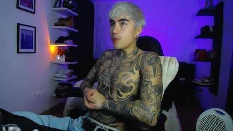 zac_muller1 online show from May 30, 3:49 am