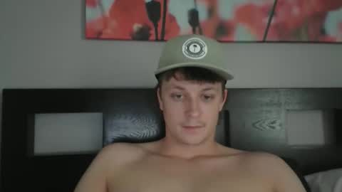 zachary893 online show from May 18, 6:14 pm