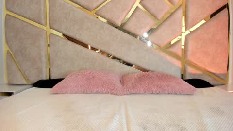 Claire  online show from October 6, 8:04 pm