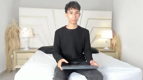 zahir_ashar online show from October 16, 11:32 am