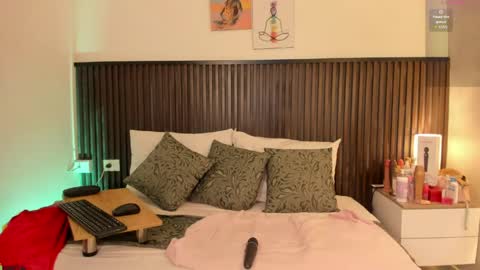 zaira online show from May 11, 12:23 pm