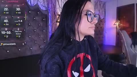   online show from December 4, 7:46 pm