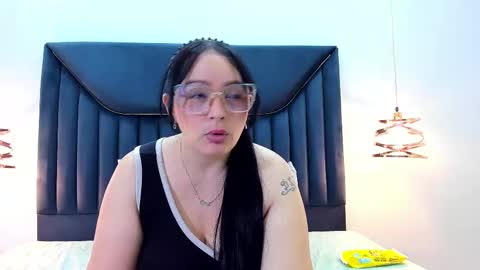 Snapshot of zamiragates1 chatting on February 26, 8:28 am zamiragates1 online show from February 26, 8:28 am