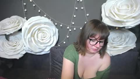 zannadreil online show from November 9, 10:01 pm