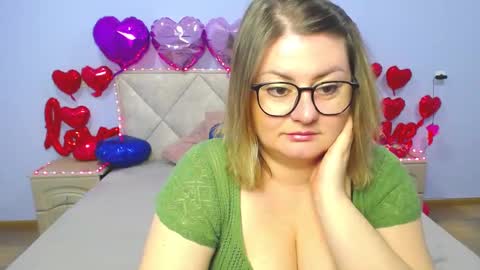 zannadreil online show from February 24, 7:09 pm