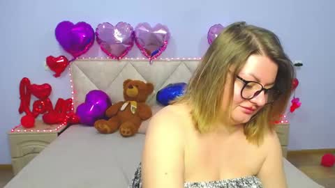 zannadreil online show from February 28, 1:26 am