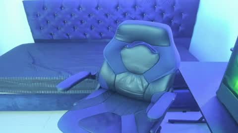 zanxley_ online show from January 28, 1:29 am