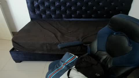 zanxley_ online show from February 3, 10:21 pm