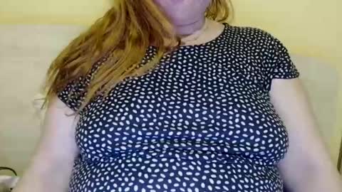 Snapshot of zara_red chatting on February 18, 1:00 pm Kate. if im not here im here foxy red333 online show from February 18, 1:00 pm