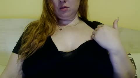 Snapshot of zara_red chatting on February 24, 5:43 am Kate. if im not here im here foxy red333 online show from February 24, 5:43 am