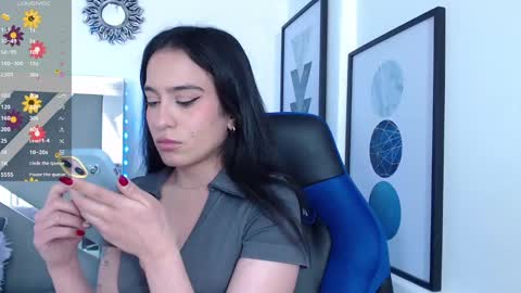 Snapshot of zaradames_ chatting on January 30, 4:37 am zaradames_ online show from January 30, 4:37 am