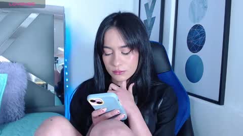 Snapshot of zaradames_ chatting on March 11, 4:19 am zaradames_ online show from March 11, 4:19 am
