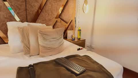 Zarah Andrews online show from September 13, 3:36 pm