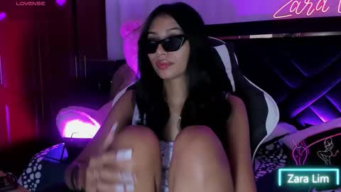 Zara Lim  online show from September 25, 2:57 pm