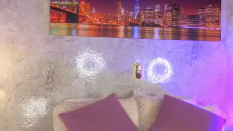 ZaraQuiinn online show from February 20, 2:30 pm