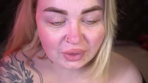 Lola online show from April 19, 7:49 pm