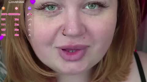 Snapshot of zarareign_ chatting on February 25, 12:36 am Lola online show from February 25, 12:36 am