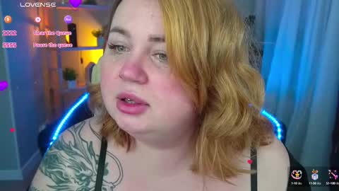 Snapshot of zarareign_ chatting on February 12, 12:37 am Lola online show from February 12, 12:37 am