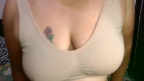 Snapshot of zaray_45bella chatting on September 13, 12:02 am zaray online show from September 13, 12:02 am