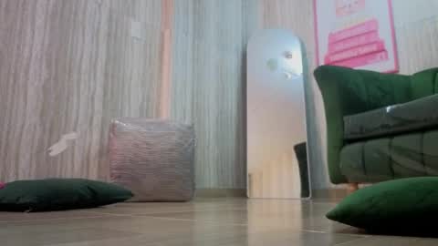Isabella online show from May 30, 1:09 pm
