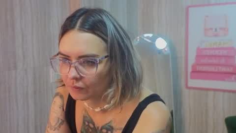 Isabella online show from May 31, 1:10 pm