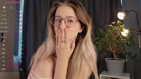 Avi online show from September 21, 1:04 pm