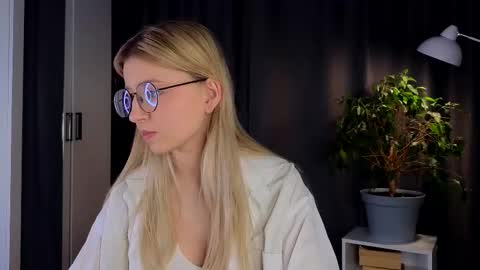 Avi online show from November 16, 2:30 pm