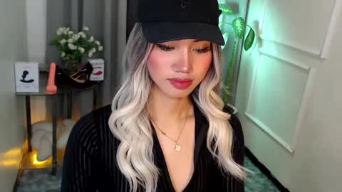 zelainalovetocum online show from March 11, 6:08 pm