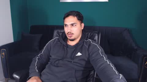 Snapshot of zenobaro chatting on January 21, 3:32 pm zenobaro online show from January 21, 3:32 pm