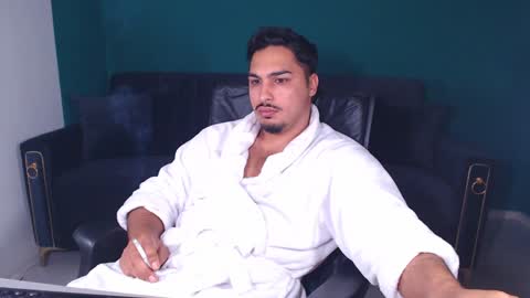 Snapshot of zenobaro chatting on January 23, 8:04 am zenobaro online show from January 23, 8:04 am
