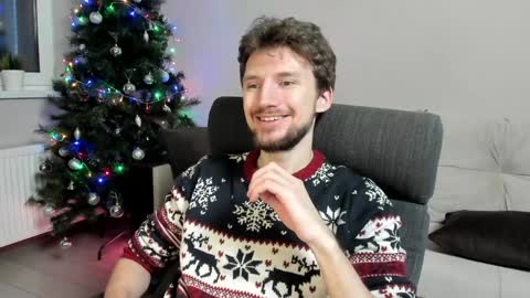 Snapshot of zepanl chatting on December 25, 7:46 am Andrew online show from December 25, 7:46 am