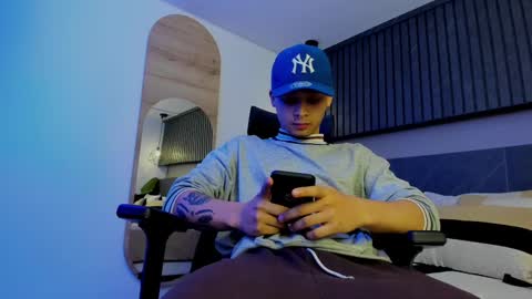 Snapshot of zeusjeff chatting on February 13, 4:32 am zeus online show from February 13, 4:32 am