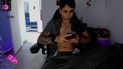 Snapshot of zhoestrong chatting on January 6, 3:40 pm zhoestrong online show from January 6, 3:40 pm