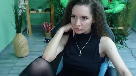 zianichols online show from February 13, 9:39 pm