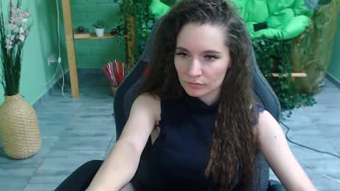 zianichols online show from February 7, 10:19 pm