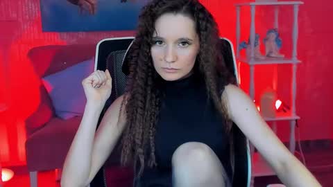 zianichols online show from February 25, 11:54 am