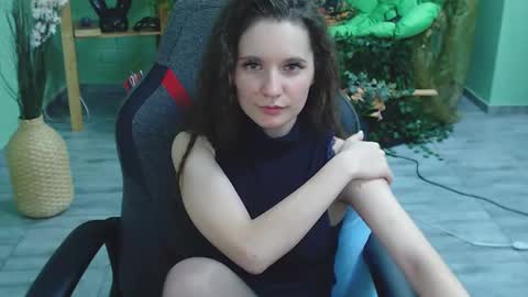zianichols online show from February 26, 12:09 am