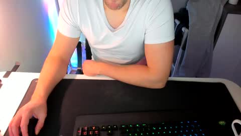 Snapshot of ziemlichflutschig chatting on December 18, 3:44 pm ziemlichflutschig online show from December 18, 3:44 pm