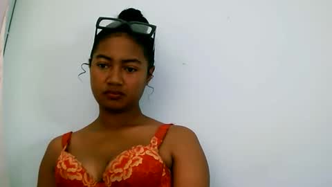 elly online show from March 25, 5:03 am