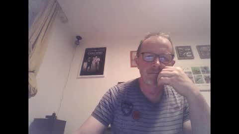 Zippi online show from November 18, 6:44 pm