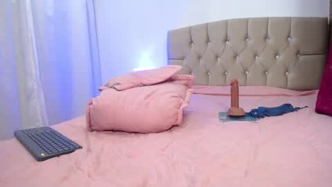 ZOEE online show from February 13, 3:07 am