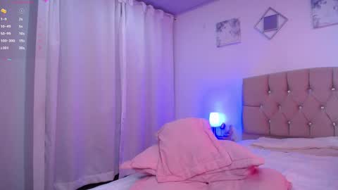 ZOEE online show from December 14, 5:03 pm