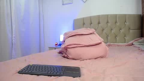 ZOEE online show from February 2, 2:06 am