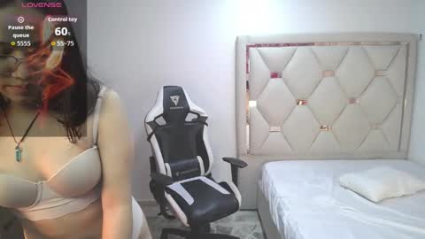 ZOE AND JACK online show from May 3, 9:10 pm